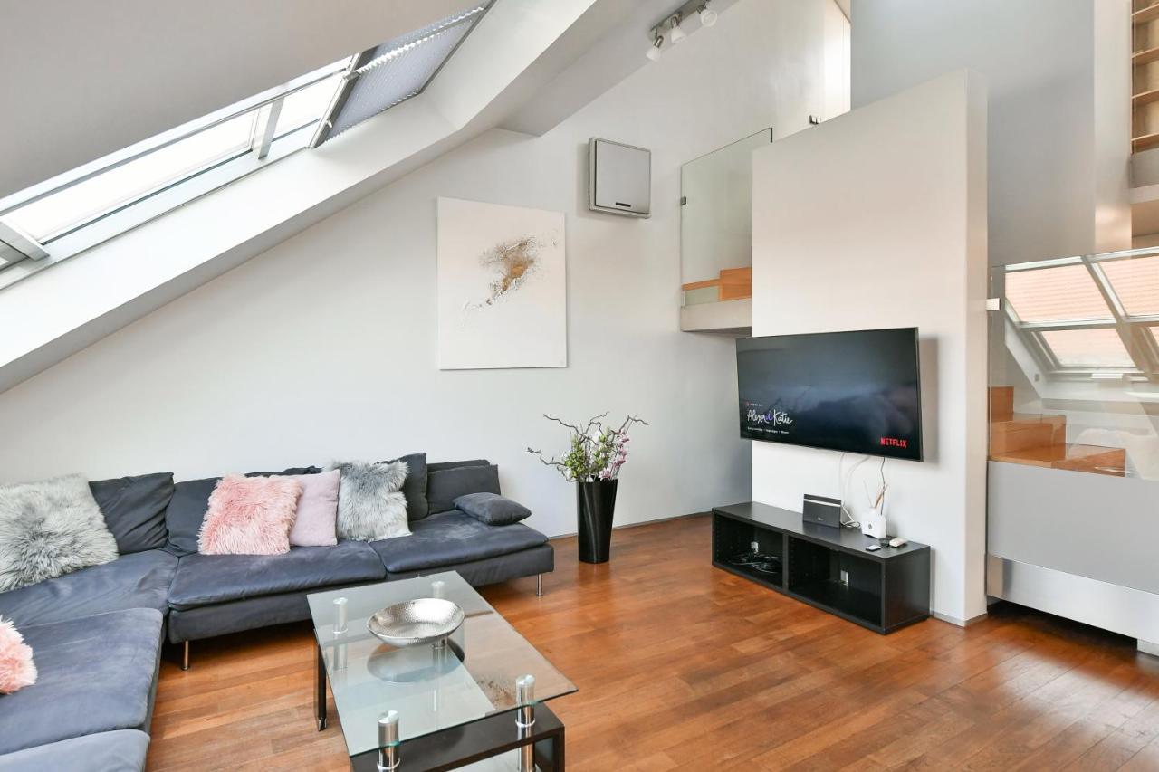 Luxury Central Duplex With Terrace Прага Екстериор снимка