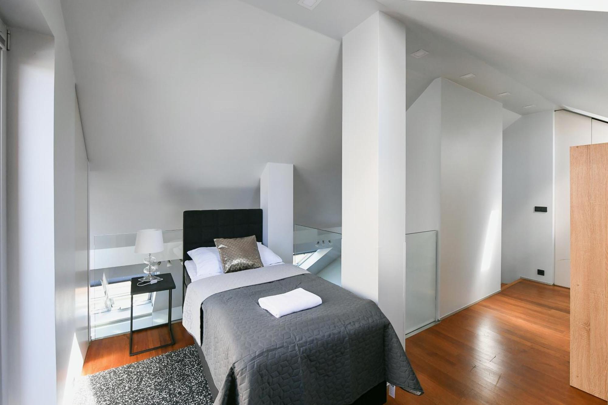 Luxury Central Duplex With Terrace Прага Екстериор снимка