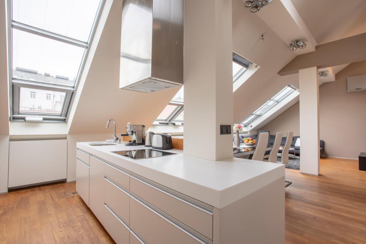 Luxury Central Duplex With Terrace Прага Екстериор снимка