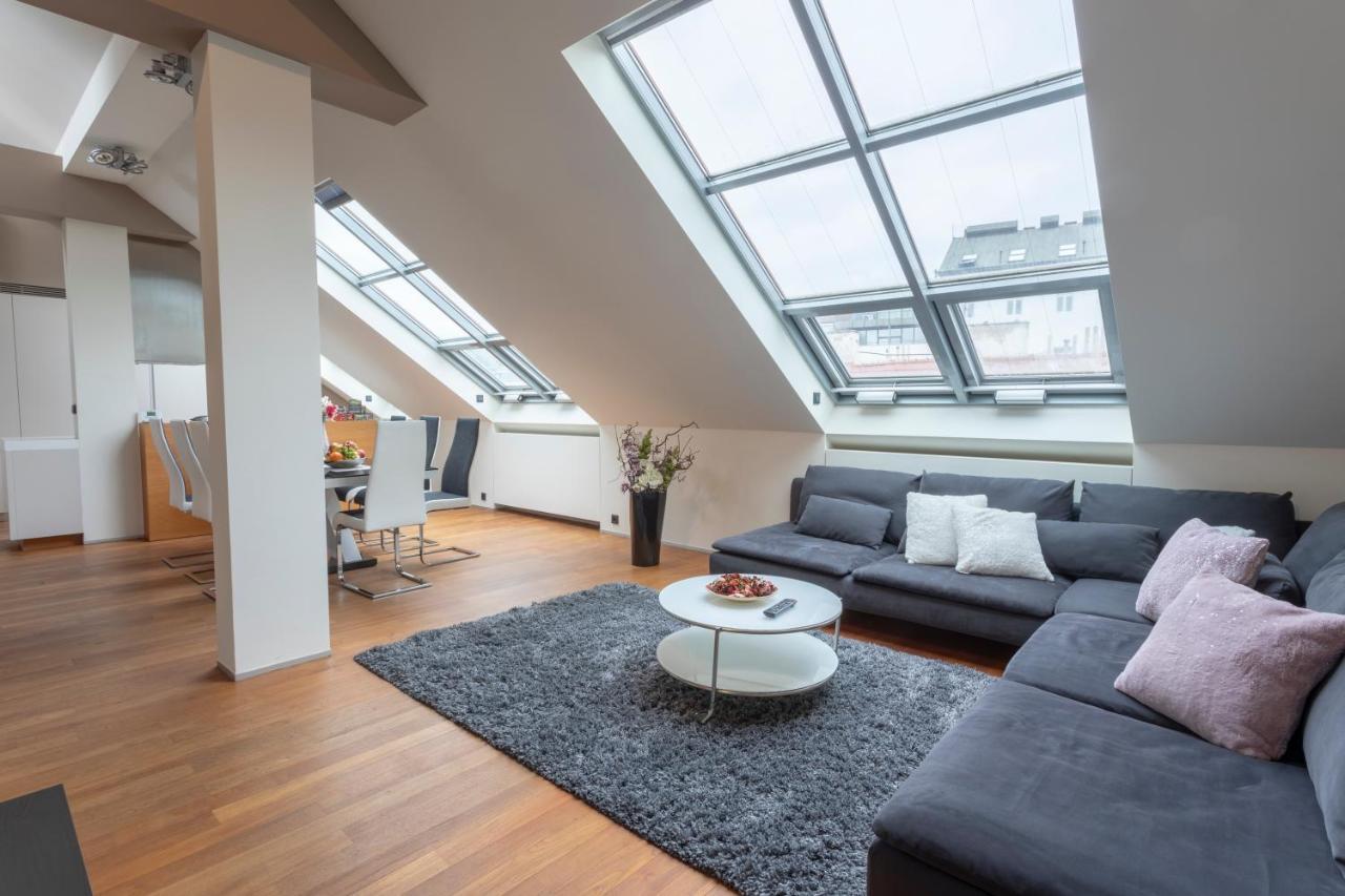 Luxury Central Duplex With Terrace Прага Екстериор снимка