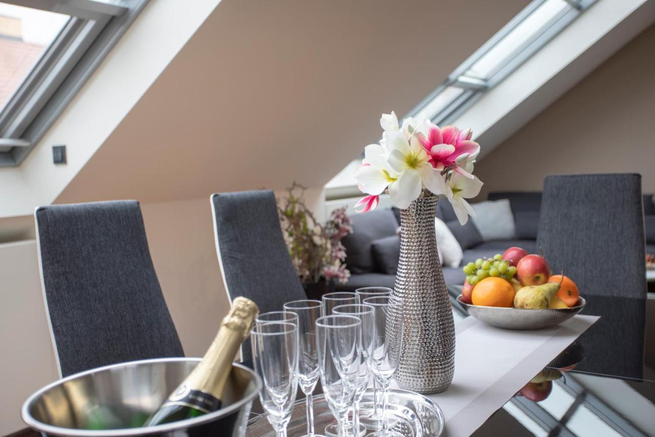 Luxury Central Duplex With Terrace Прага Екстериор снимка