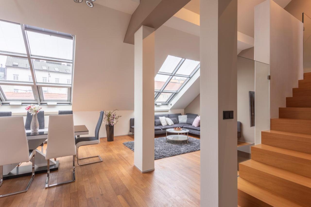 Luxury Central Duplex With Terrace Прага Екстериор снимка